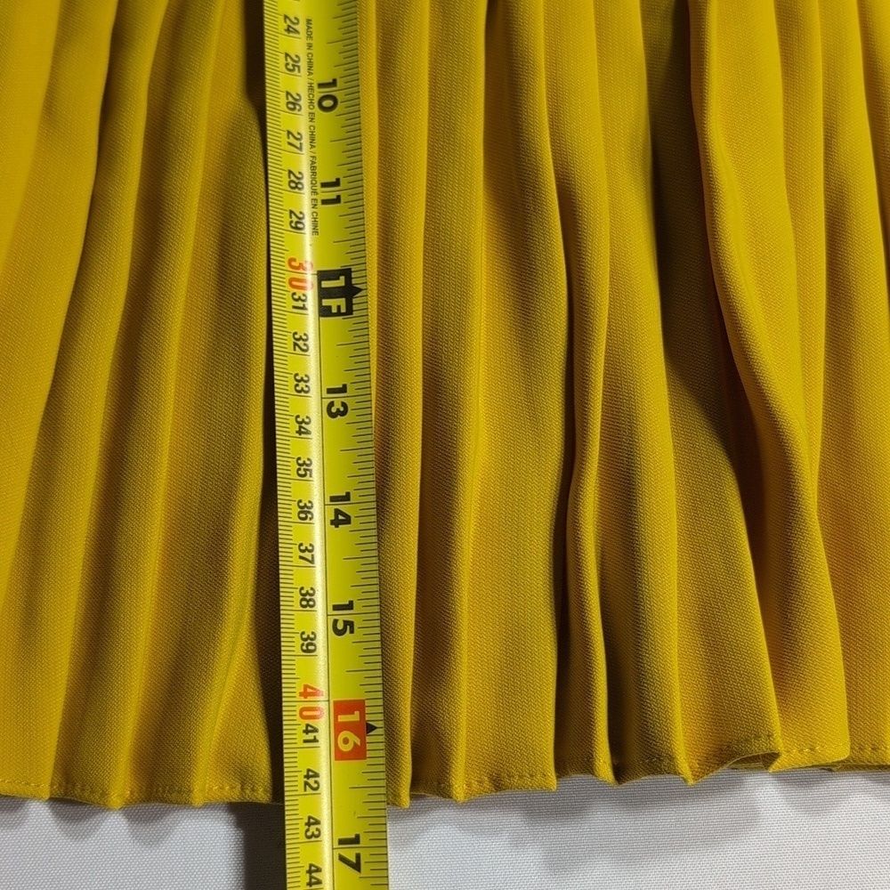YA-ONG-E Yellow Pleated Women's Skirt Size Medium - Picture 3 of 4